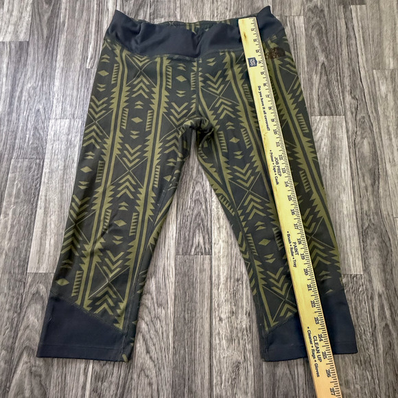 The North Face FlashDry Womens Crop Leggings Green Aztec Print Medium M Hiking G - Picture 8 of 8